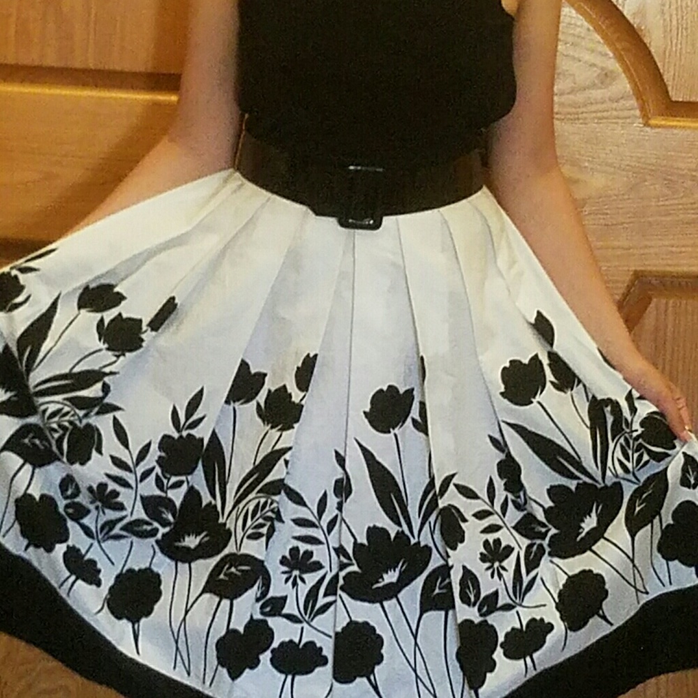 Dress barn black and white dress. Beautiful Flowy
